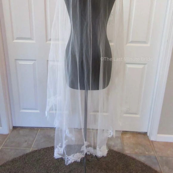 Justin Alexander Bridal Veil  / Nude Ivory - Style 88006 - Picture 1 of 6